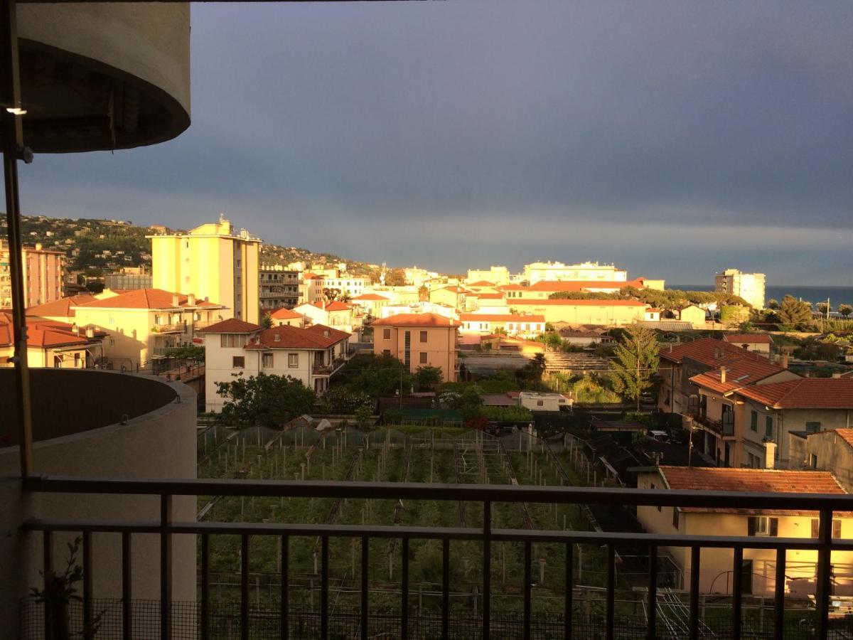 Appartamento - Terrazzo Vivibile Vista Mare, Wi-Fi Gratuito Vallecrosia Eksteriør bilde